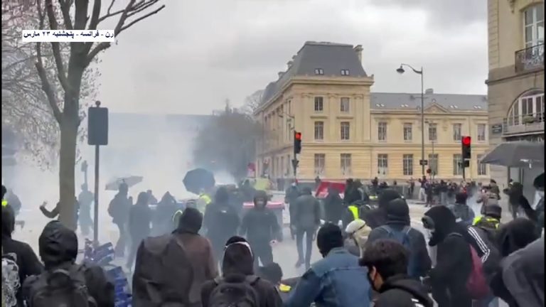 رن – فرانسه – سنگربندی در پی تظاهرات یک میلیونی واعتصابات گسترده در اعتراض به افزایش سن بازنشستگی