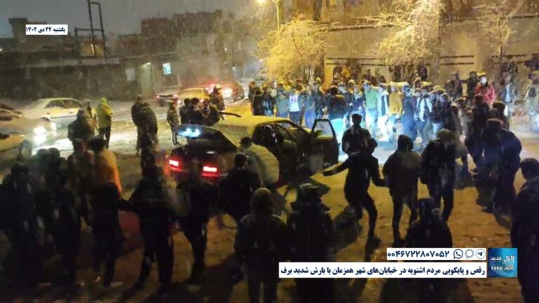 رقص و پایکوبی مردم اشنویه در خیابان‌های شهر همزمان با بارش شدید برف