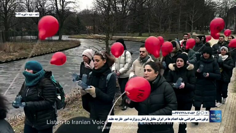 لاهه – پرفورمنس اعتراضی علیه اعدام ها در ایران مقابل پارلمان و وزارت امور خارجه هلند