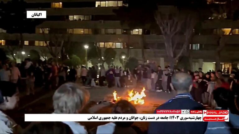 رقص زنان و مردان در مراسم چهارشنبه‌سوری ۱۴۰۳ شهرک اکباتان