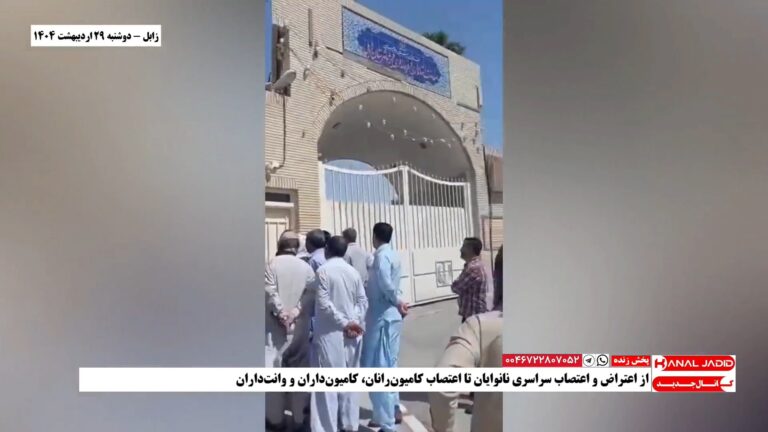 زابل، تجمع اعتراضی رانندگان مینی‌بوس در مقابل فرمانداری در پی بسته شدن کارت سوخت
